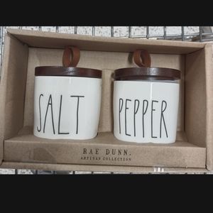 Rae Dunn salt & pepper Shaker